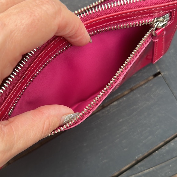 Authentic COACH Julia wristlet zippy wallet rare pink raspberry patent leather - Picture 14 of 17
